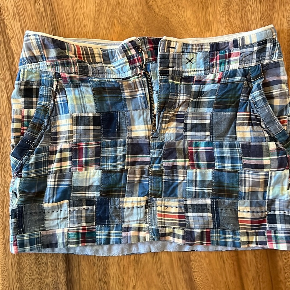 Women’s/ junior’s  American Eagle Outfitters plaid mini skirt.  Size 0
